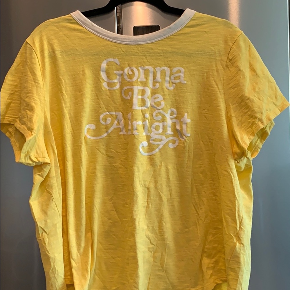 Old Navy tee 🌸ALL OFFERS WELCOME🌸